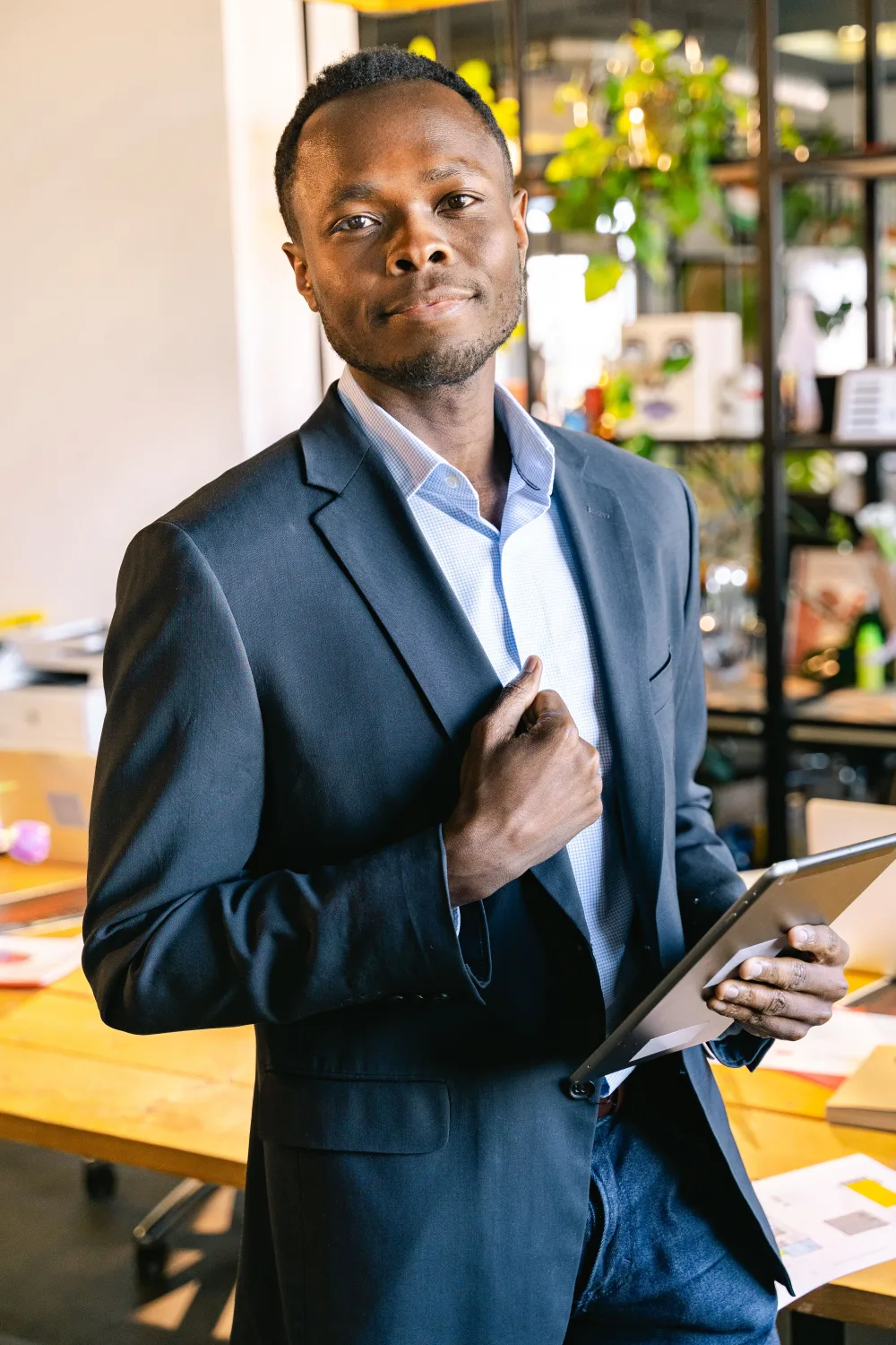 Juriste d'affaires en poste dans un espace de travail